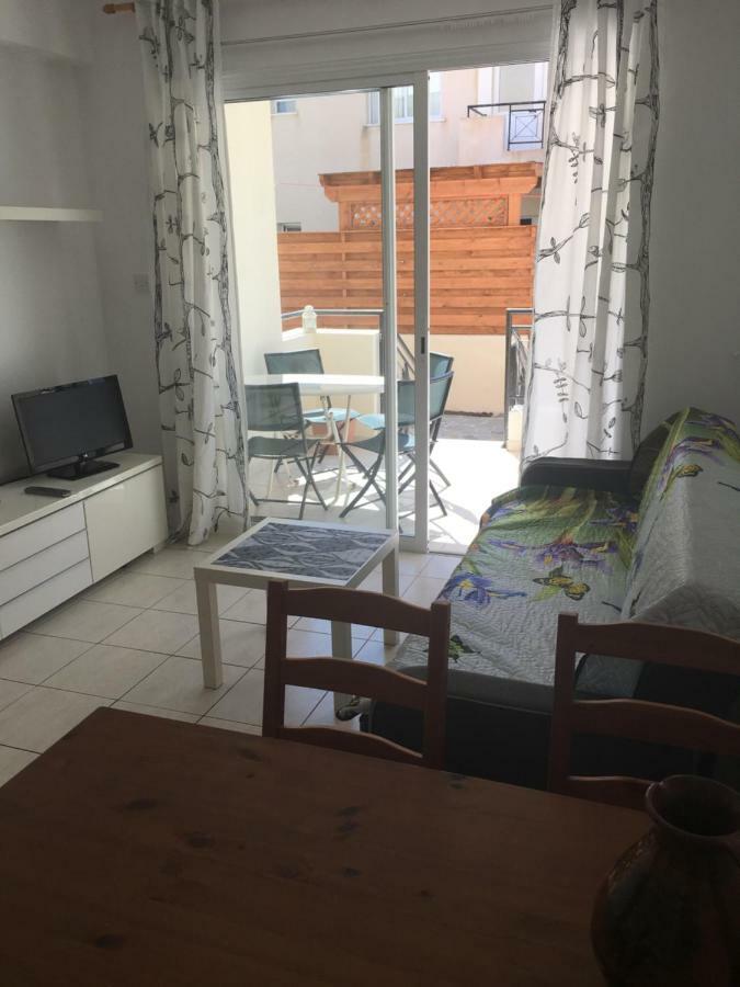 By The Sea Apartment Пафос Екстериор снимка