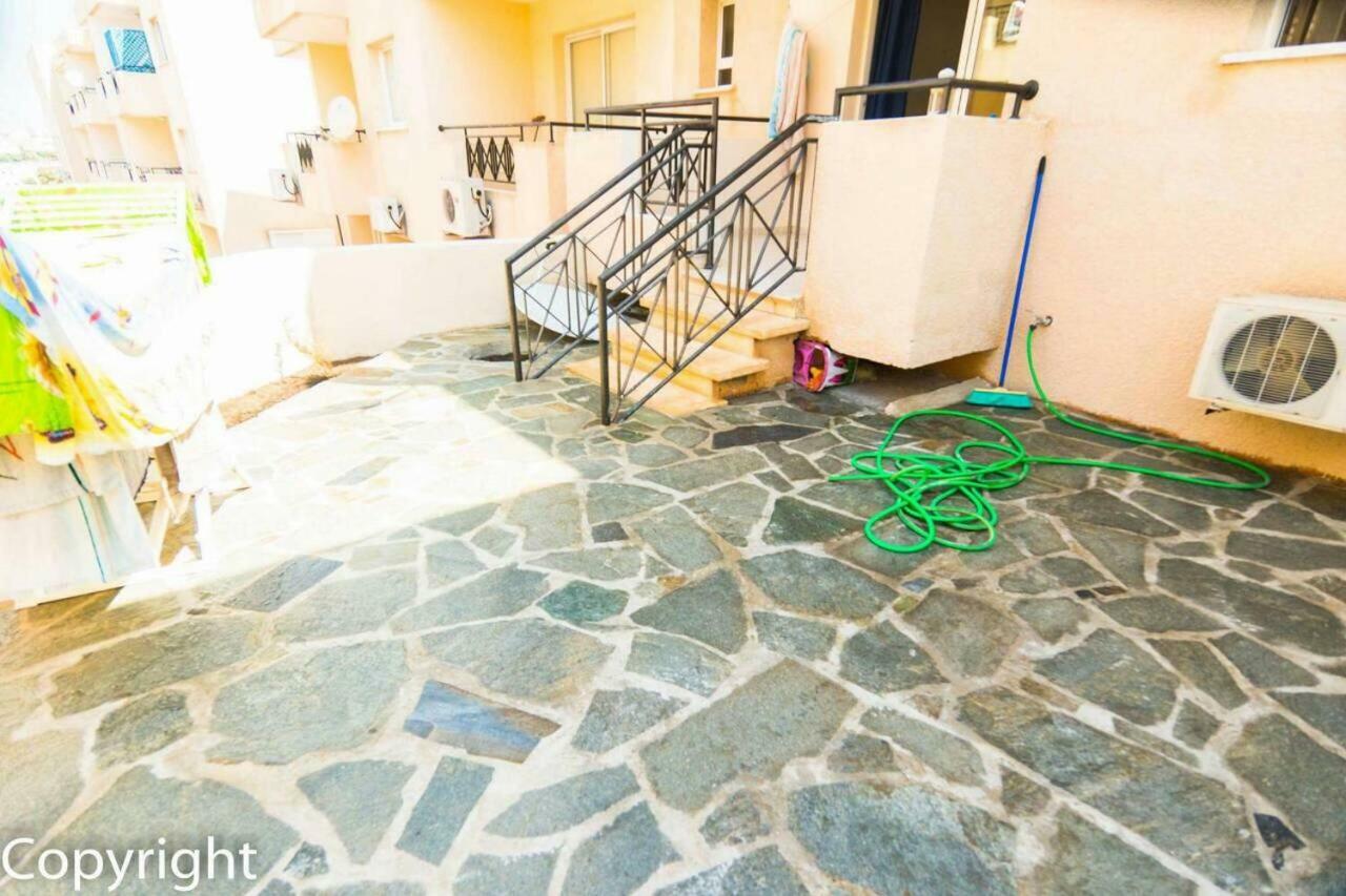 By The Sea Apartment Пафос Екстериор снимка