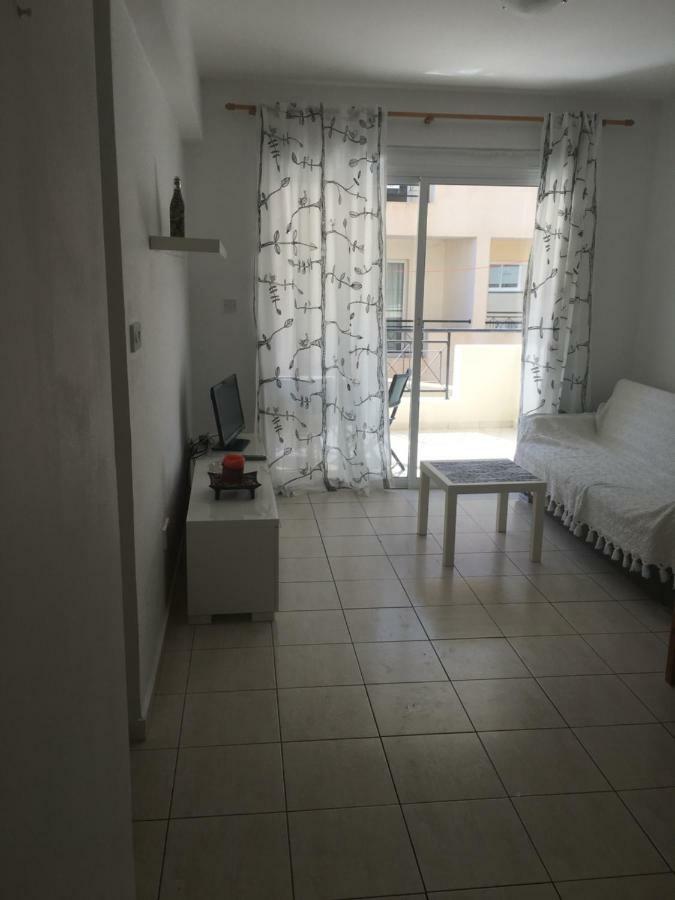 By The Sea Apartment Пафос Екстериор снимка