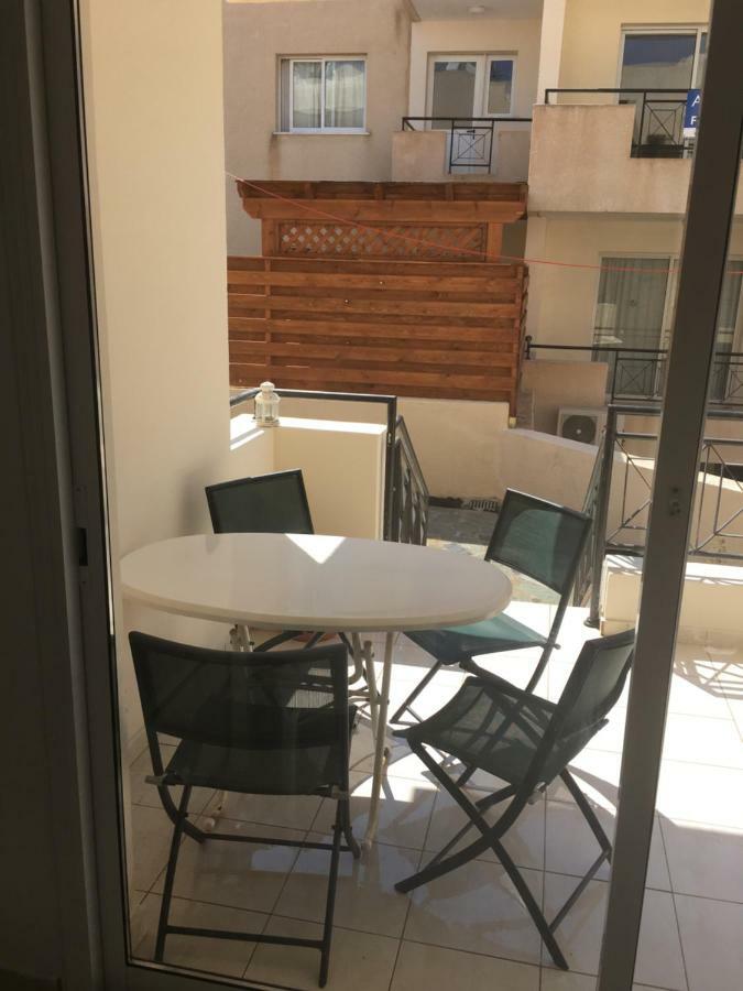 By The Sea Apartment Пафос Екстериор снимка