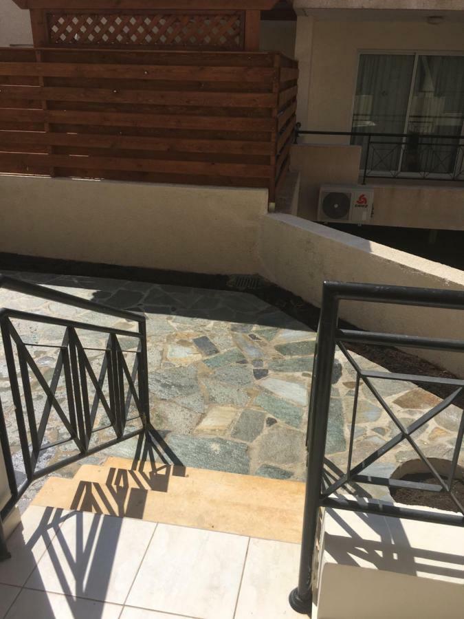 By The Sea Apartment Пафос Екстериор снимка