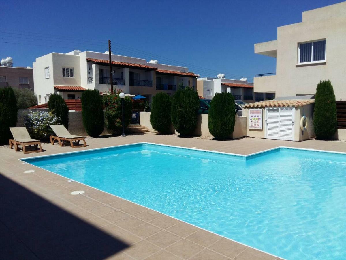 By The Sea Apartment Пафос Екстериор снимка