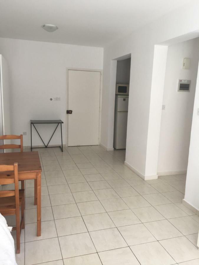 By The Sea Apartment Пафос Екстериор снимка