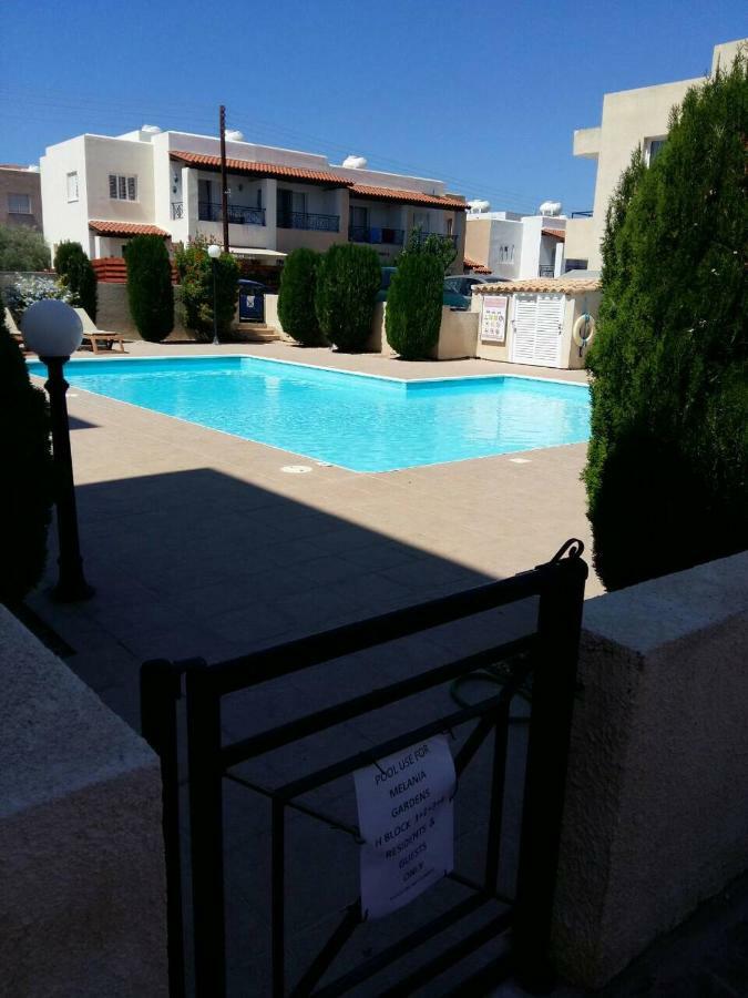 By The Sea Apartment Пафос Екстериор снимка