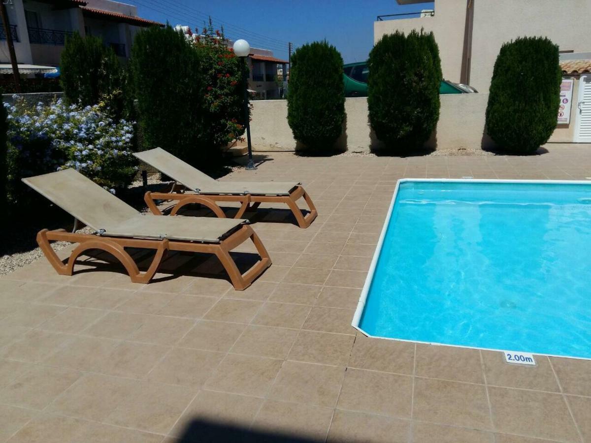 By The Sea Apartment Пафос Екстериор снимка